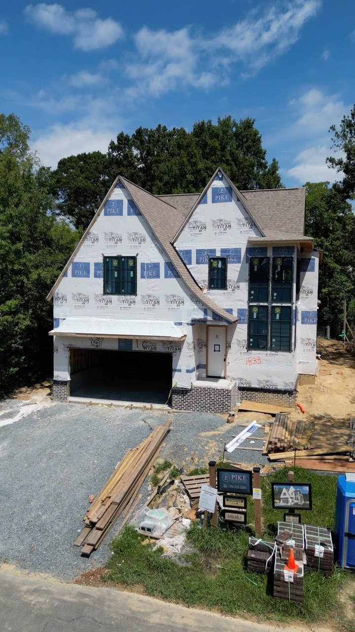 Defining Spaces in Rooms ⛏️ We do this in an open-concept home so each room still feels cozy and intentional #pikeproperties 
•
•
⚒️ @pikeproperties
🎥 @skyvisionsusa