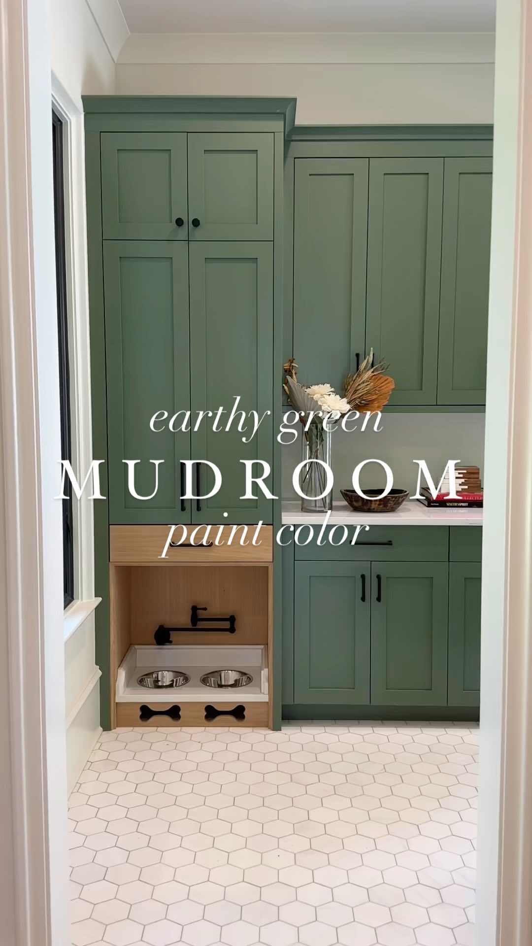 Looking for an earthy green paint color? 🌳🤎⛅️🍂🦆

We painted this Mudroom at 801 Bridlepath in Avon Green by @benjaminmoore and LOVE the way it turned out! 🥾 #pikeproperties