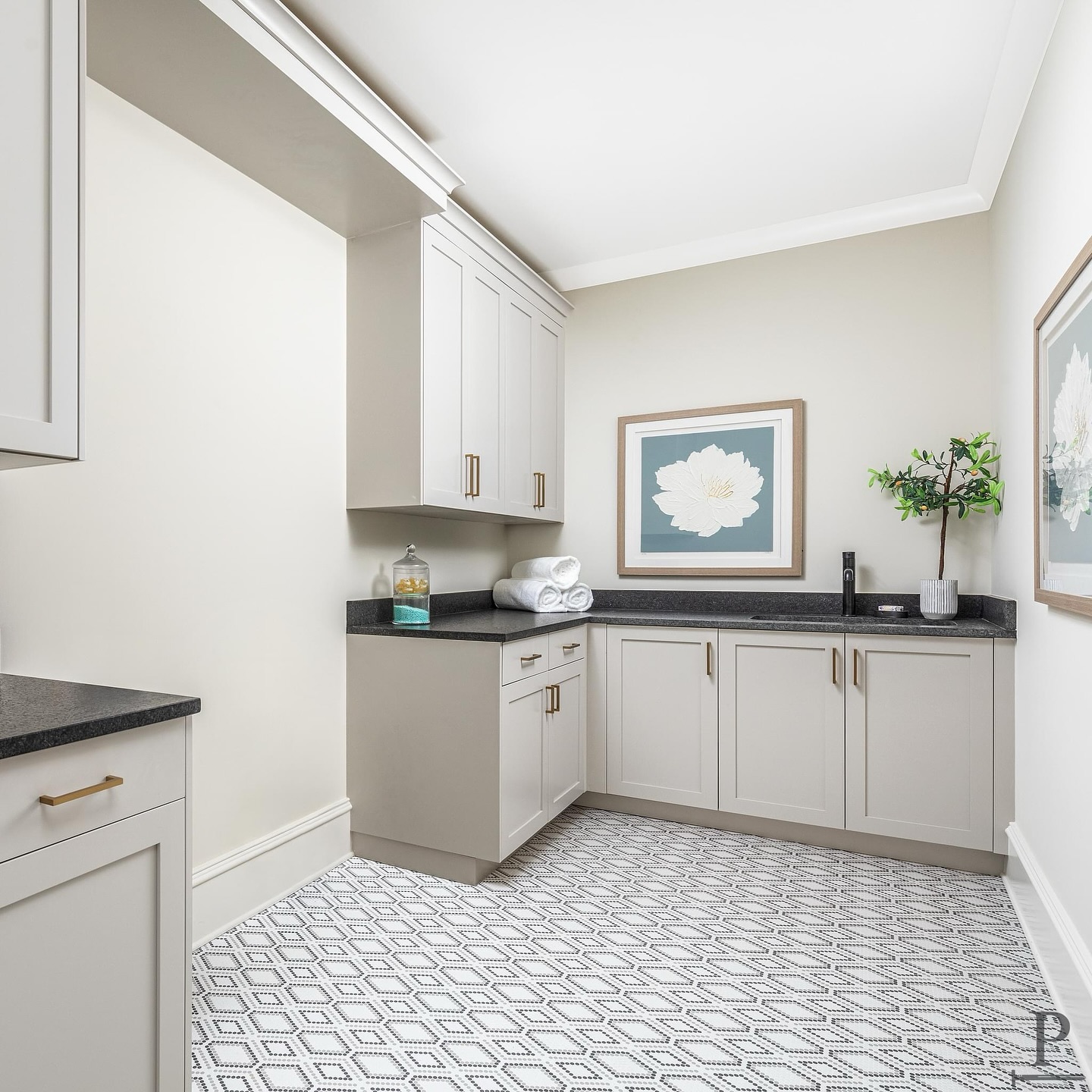 Sundays are for getting things done! 🧺  Loving this laundry room with custom cabinets in @benjaminmoore Balboa Mist at our Pineview project. 

#pikeproperties 
•
•
⚒️ @pikeproperties
📸 @joepurvisphotos