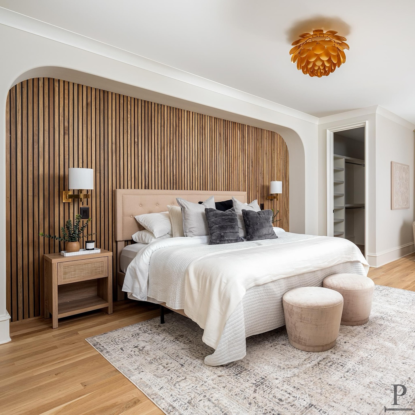 Cozy vibes in this primary suite with warm wooden accents and his & her closets. The bathroom features dual vanities and an oversized steam shower—ultimate luxury! 😍🚿

#pikeproperties 
•
•
⚒️ @pikeproperties
📸 @joepurvisphotos