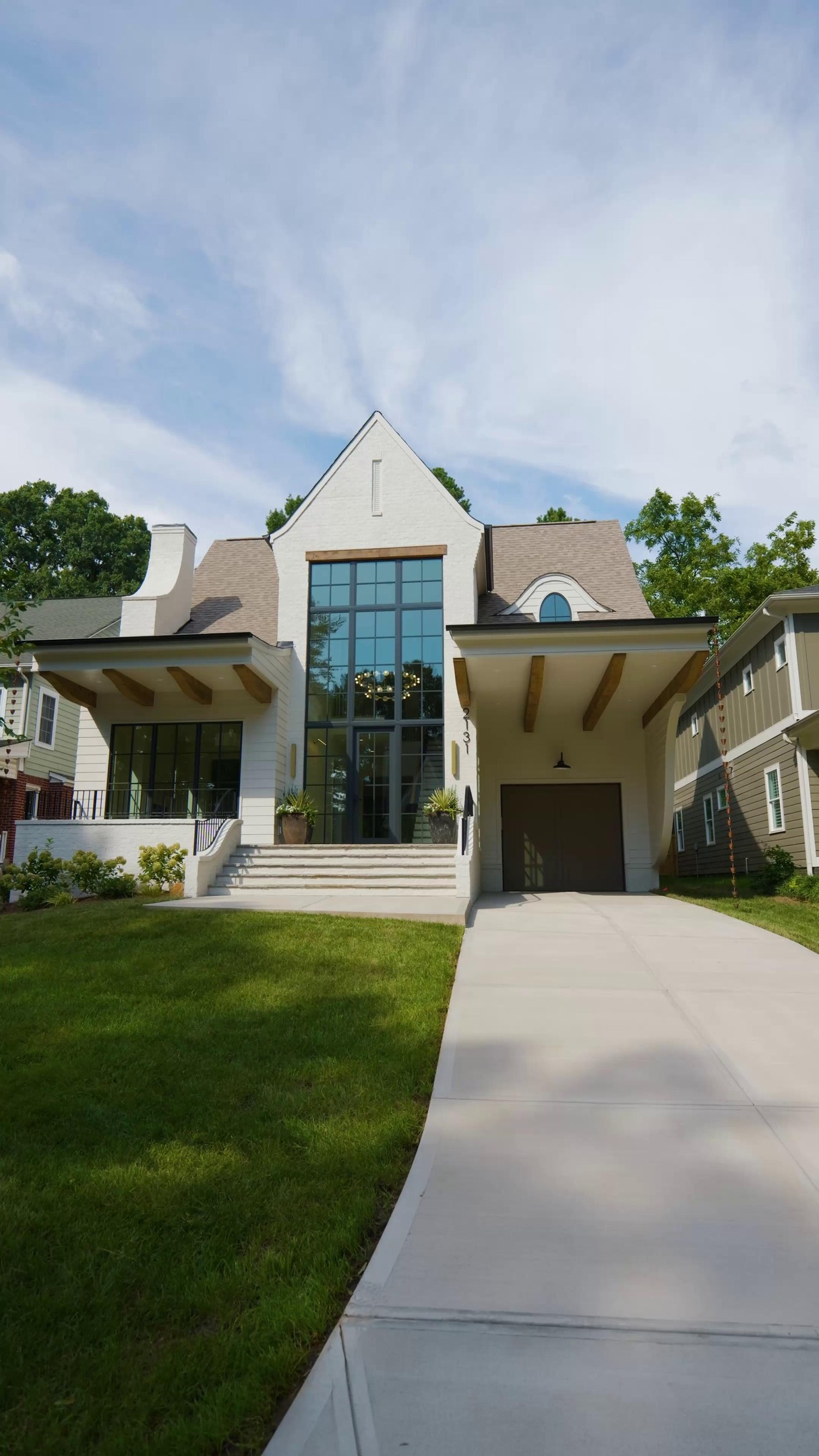 $40,000 on light fixtures 💡

There was a time when that was the entire renovation budget. Now it’s an intentional decision.

The right lighting doesn’t just brighten a room — it defines it ✨ It sets the tone, shapes the mood, and elevates every finish around it.

For us, it’s about honoring the design and making sure the home feels exactly the way it was meant to. 🤍