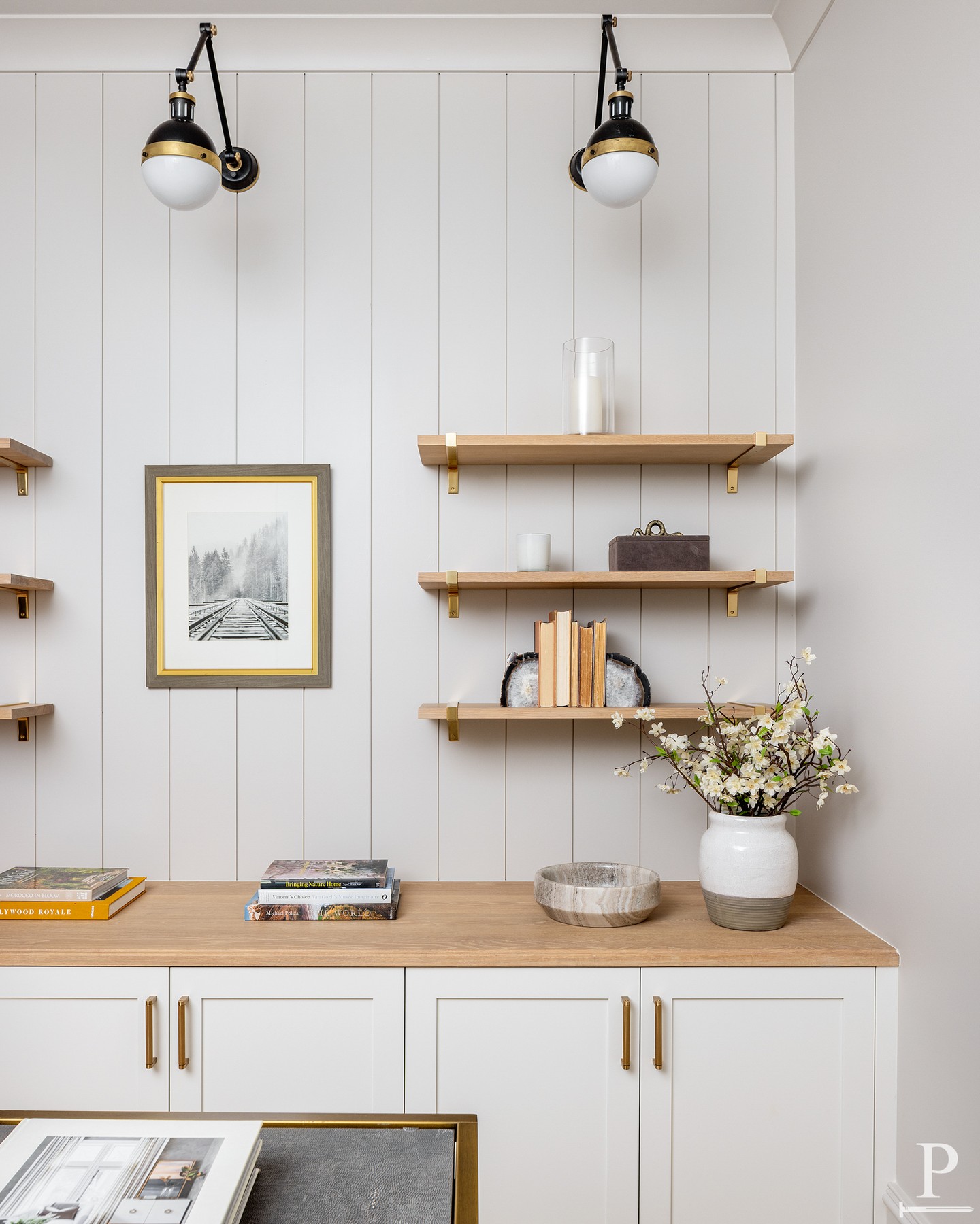 Work meets style ✨ Soft gray, built-ins, and open shelving. Is an office a must-have in your home?