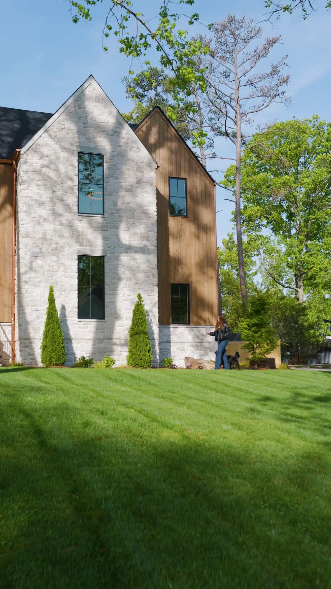 Dogs should be at every showing. Best taste in the room, every time. 🐶✨
This home is Good Boy approved 🐾
4110 Melchor Ave is on the market.