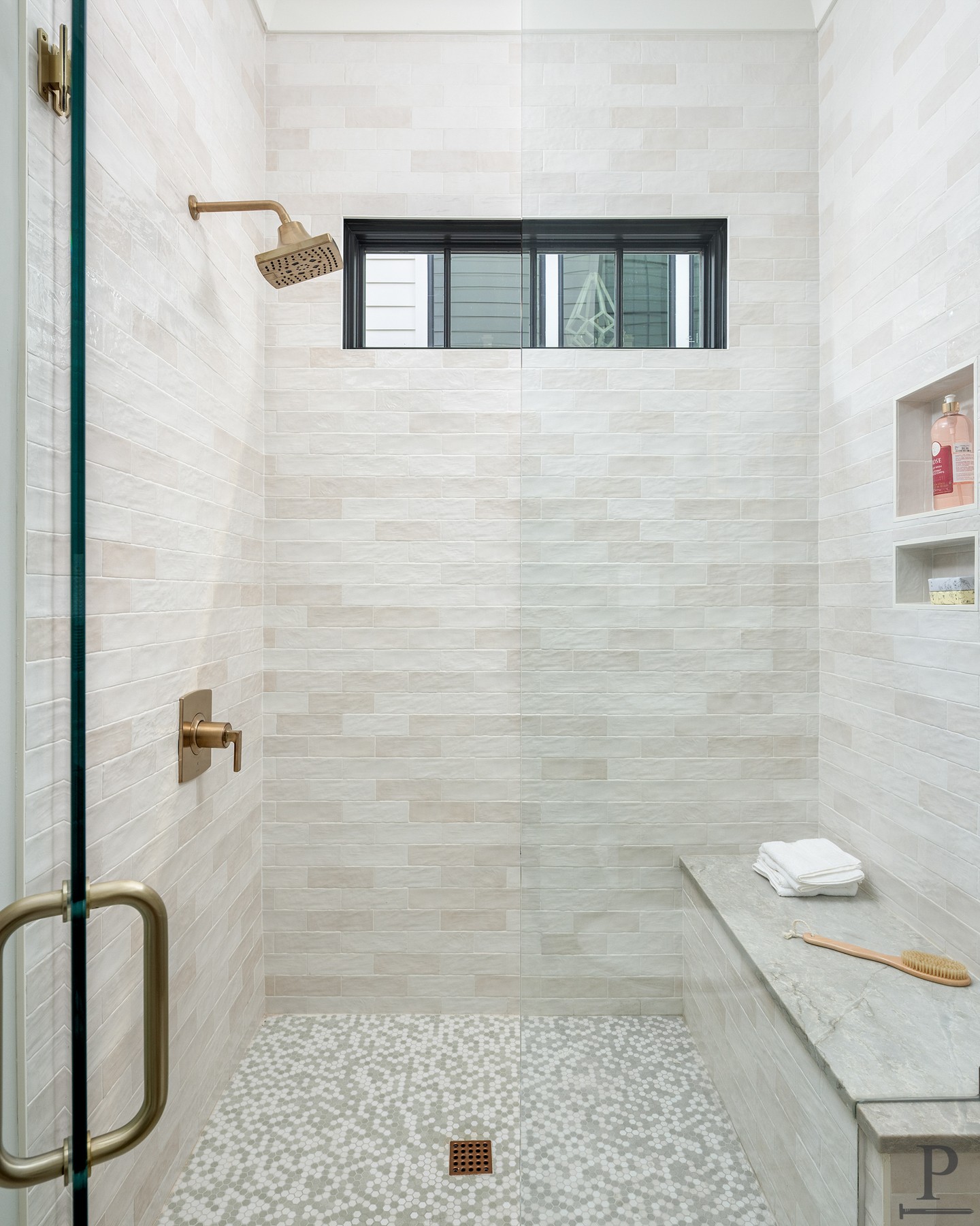 We think every guest deserves a bathroom that feels like a spa 🫧
A calm, elevated space where every detail is thoughtfully designed.