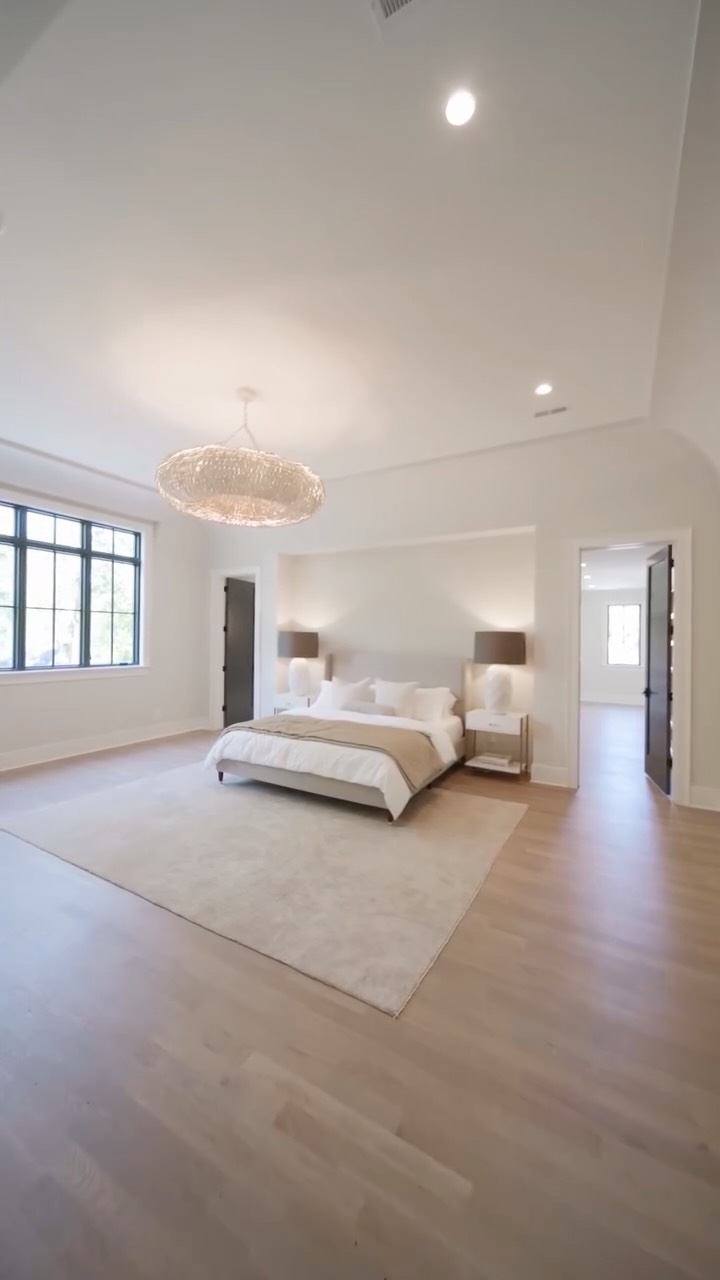 4110 Melchor Ave 🌿
You’ve gotten our perspective—this time we stepped back.
We asked Charlotte agents what caught their attention most.
Their responses highlight what makes this home stand out.