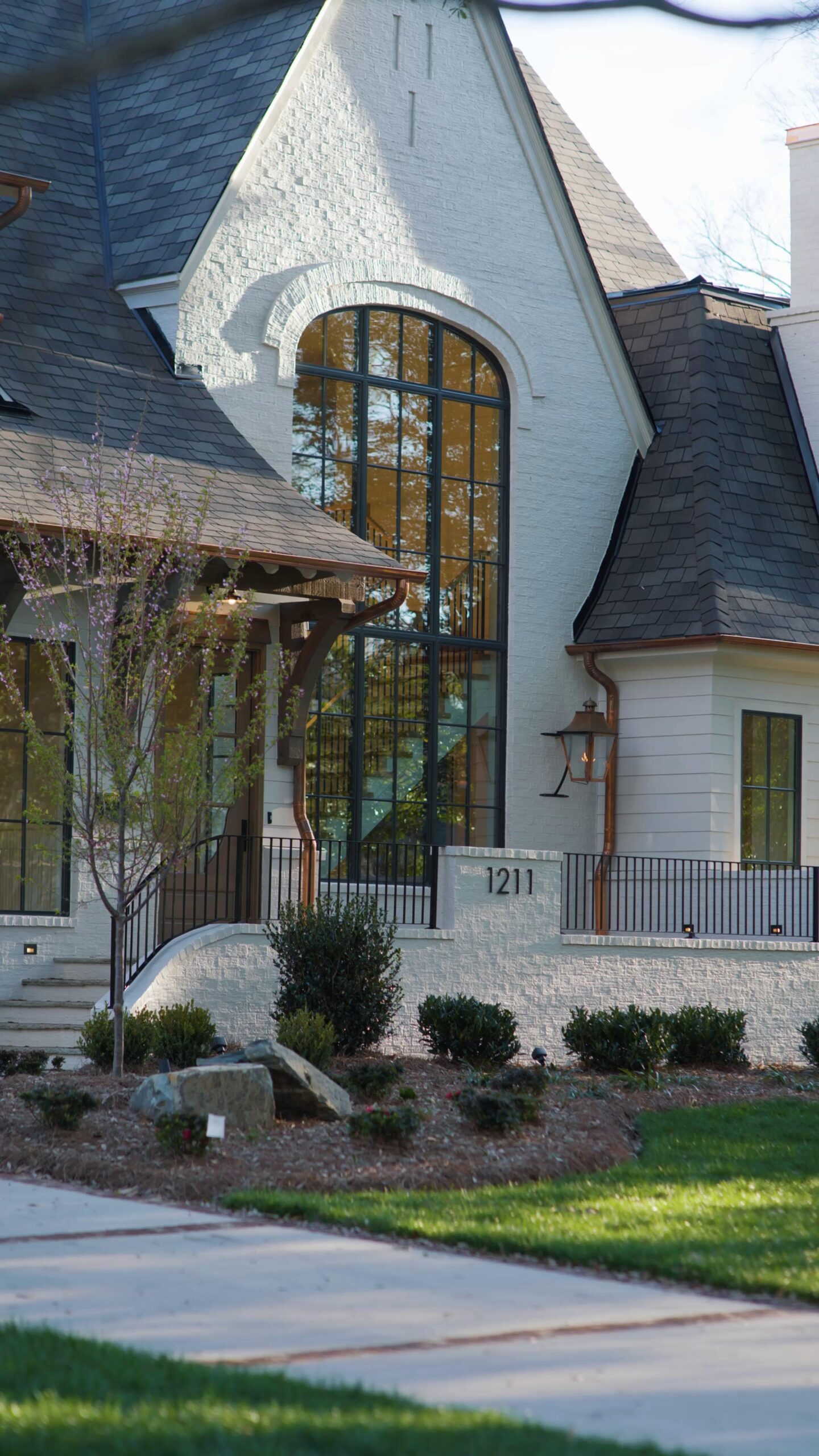 The Sutherland, from the outside 🤍

A soft white-cream exterior layered with natural cedar and warm copper accents—clean, rich, and quietly striking. It’s that balance of classic and organic that never tries too hard, but always stands out.