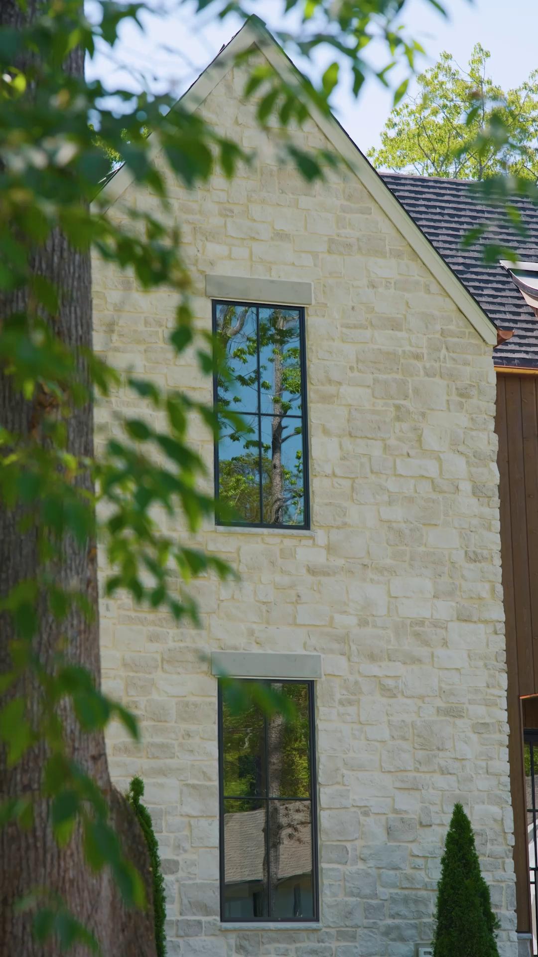 Tried something totally new—and we’re obsessed! Scandinavian modern vibes, gorgeous cedar, stone, and those copper gutters? Yes, please. We can’t stop staring. Do you love it as much as us? Drop your thoughts below!