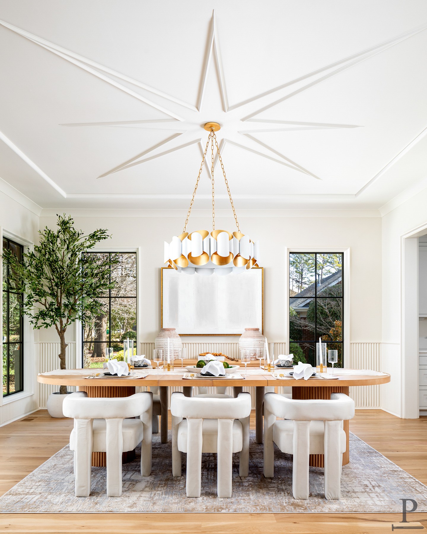 The architecture does the talking in here 🤍 A star-vaulted ceiling, fluted wainscoting, and oversized black steel windows that flood the space with natural light — the bones of this home are simply unmatched 🌟