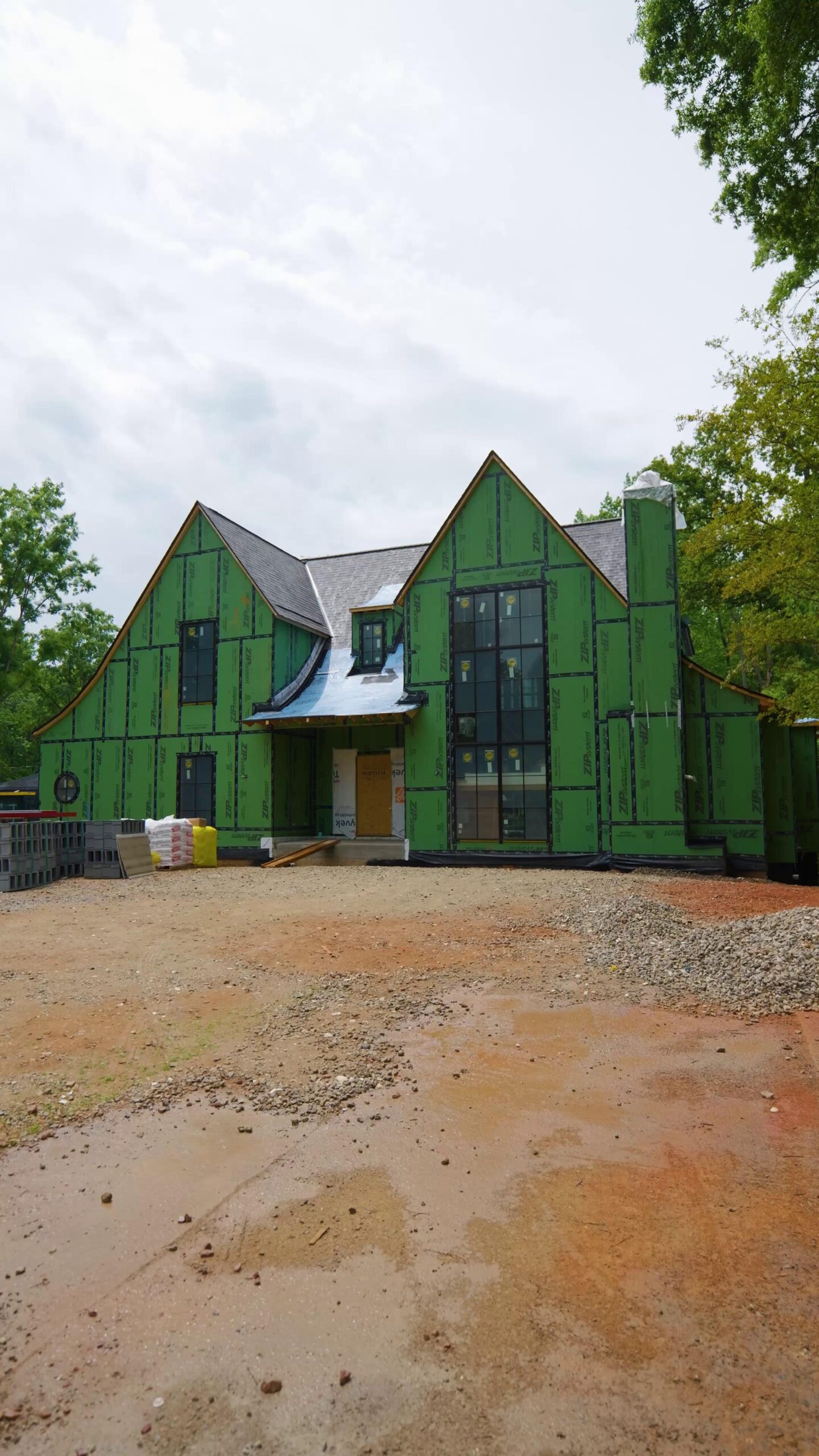 This one is going to be SPECIAL. 🏗️✨
6032 Lansing Dr backs up to gorgeous mature trees, giving the backyard the kind of privacy you dream about — and we're filling it with a pool, cabana, sun shelf & three water features.
The Pike Dream Home is well underway. Stay tuned. 👀