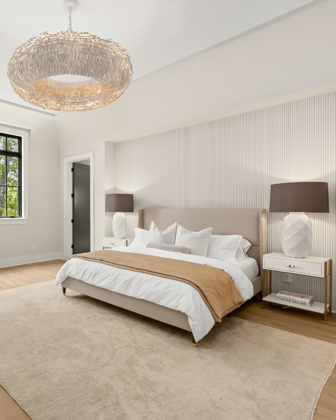 The primary suite at 4110 Melchor Ave. is full of quiet luxury details. ✨ A statement chandelier, a fluted accent wall behind the bed, and a curved wall-to-ceiling transition that adds just the right amount of architectural interest.
4110 Melchor Ave.
DM us to schedule your private tour.