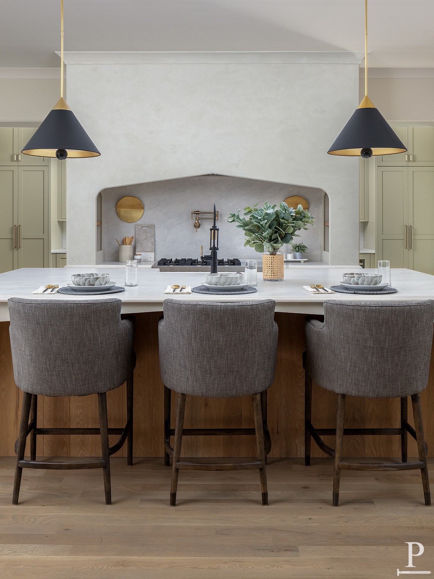 A custom plaster range hood. Taj Mahal quartz on an oversized island. Not a detail missed.
4110 Melchor Ave, Cotswold.
Reach out to tour this one in person🏡