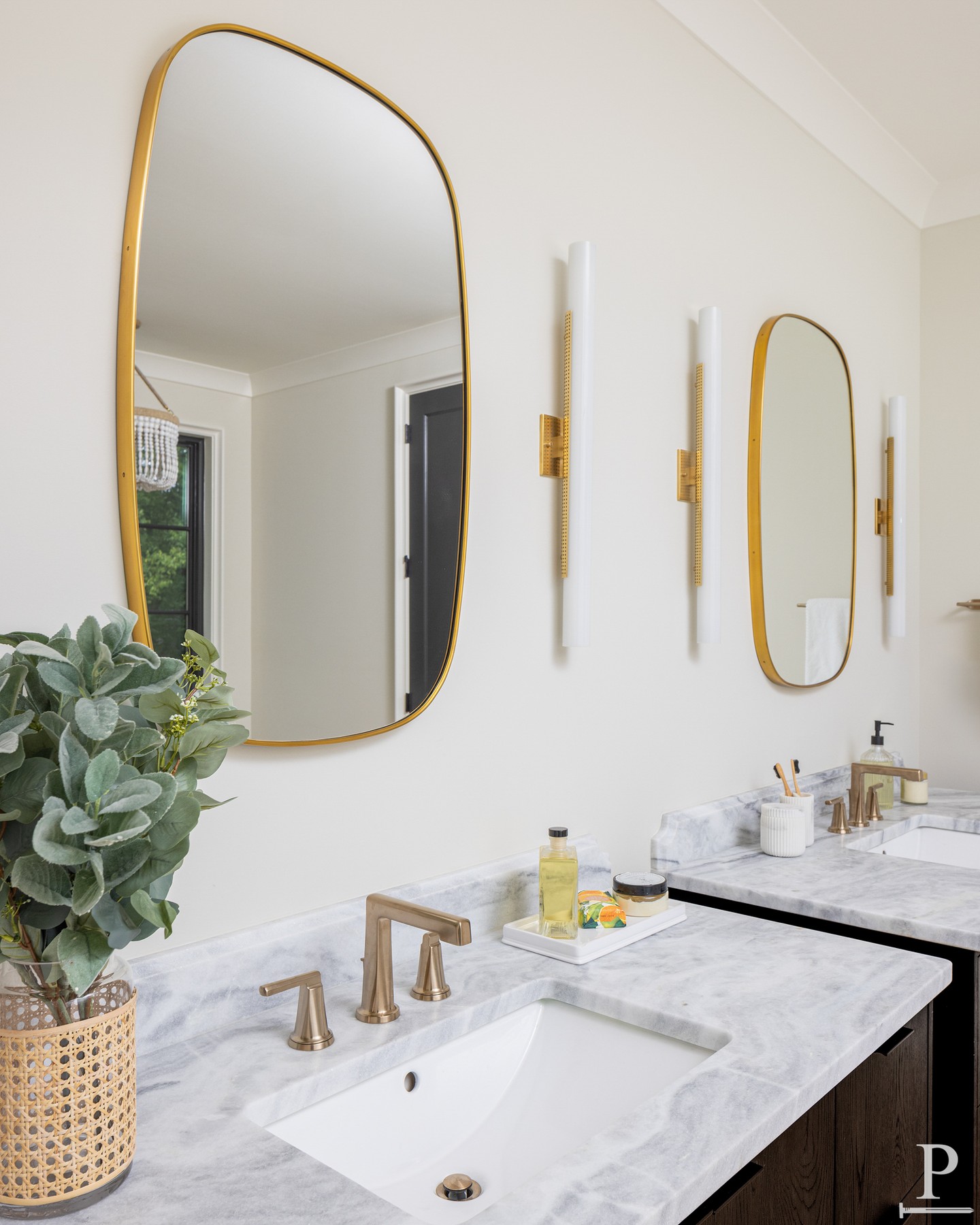These vanities set an entirely different tone the moment you walk in. Warm brass, sculptural mirrors, and quiet, moody cabinetry make this feel less like a bathroom and more like a retreat. 🫧