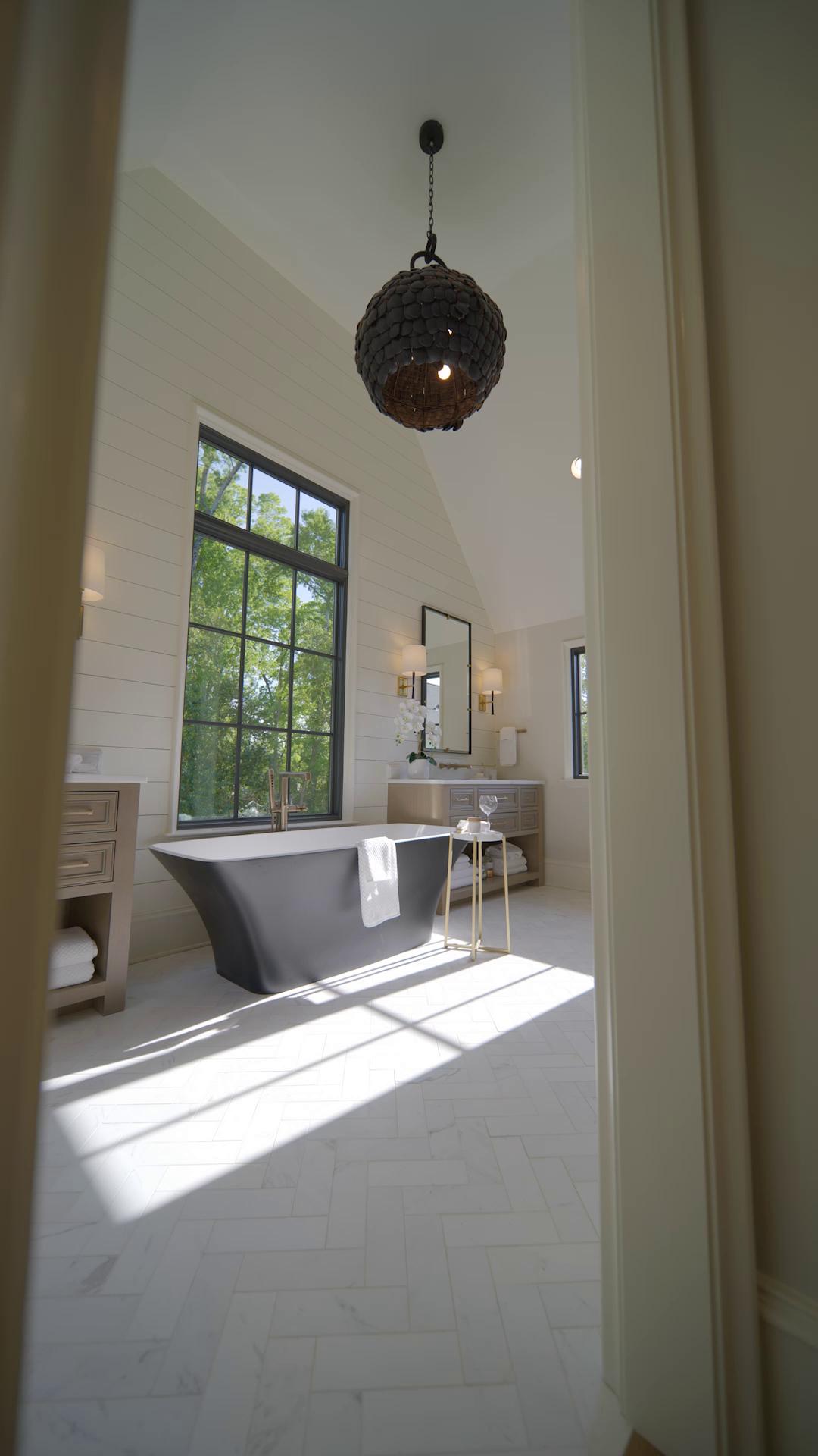A moment for the primary bath. Quiet, timeless, and made to unwind. 🫧