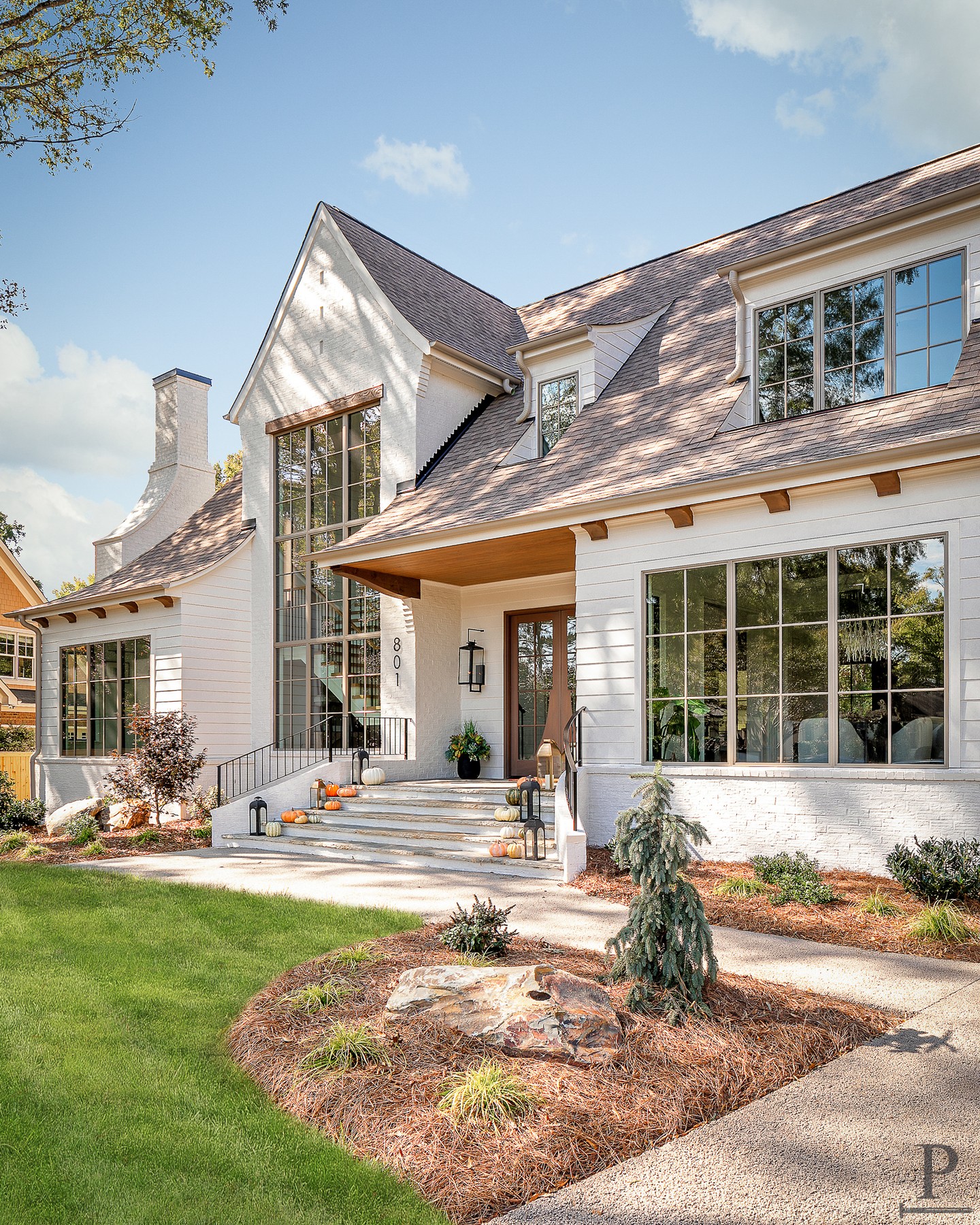 Fall looks good on the Brookline 🍂 
At just under 4,500 square feet with 5 beds and 5.5 baths, this is one of our most versatile floor plans.

We offer home plan designs nationwide. If the Brookline sounds like it could work for you, reach out and let's start designing.